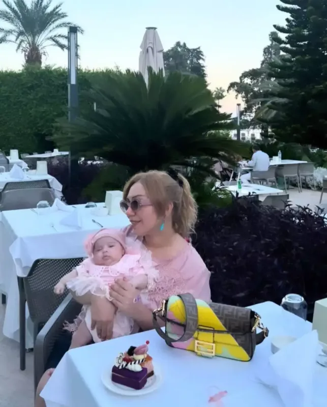 Leylanın ailəsi ilə Antalya tətili