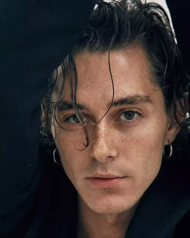 “Məktəbə nifrət edirdim” - Anar Xəlilov