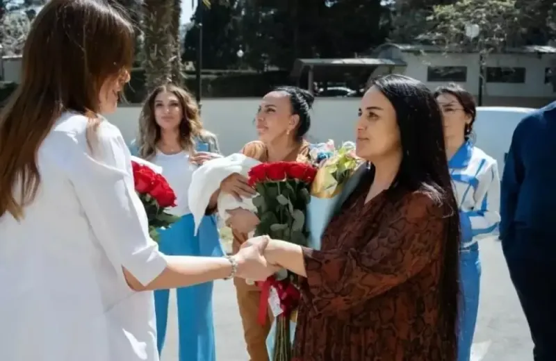 Aşıq Ulduzun qızı əkiz anası oldu