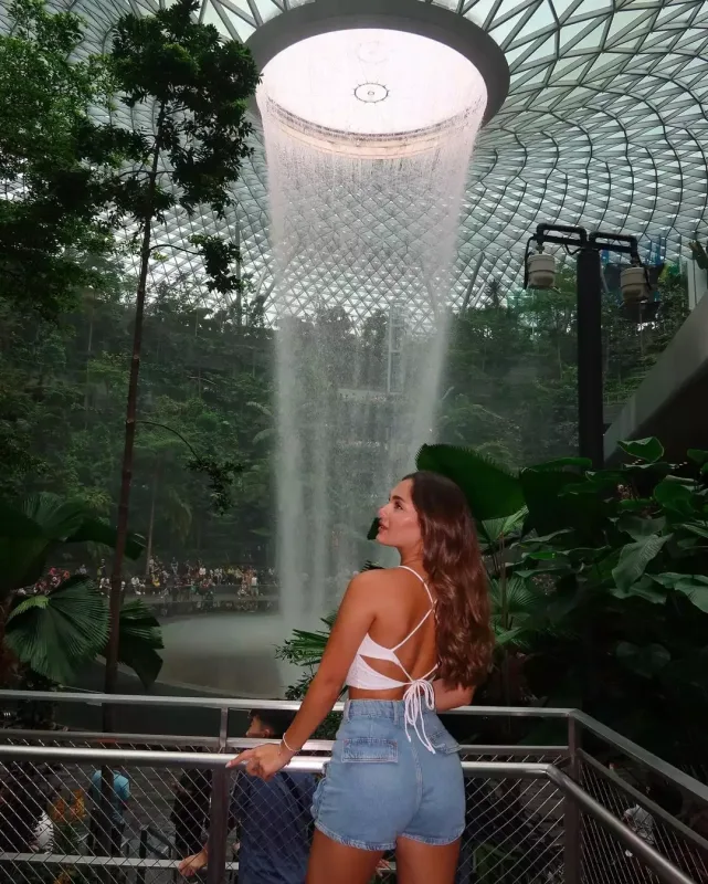 Şəms 43 günə 7 ölkə gəzdi