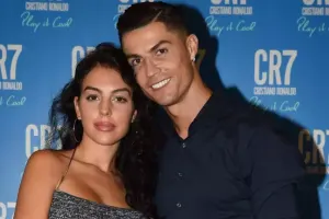 Ronaldo sevgilisi ilə yarıçılpaq halda belə görüntüləndi