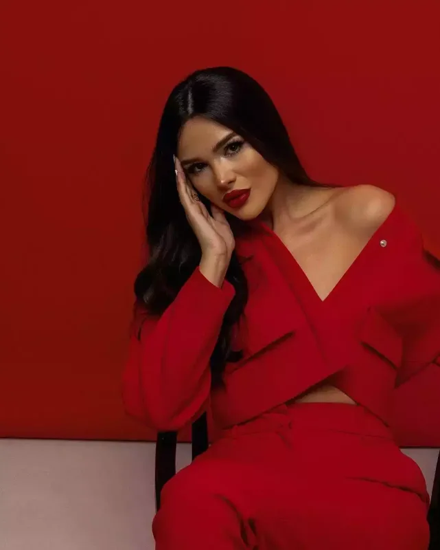 Həmidənin yarım milyonluq səhifəsi silindi!