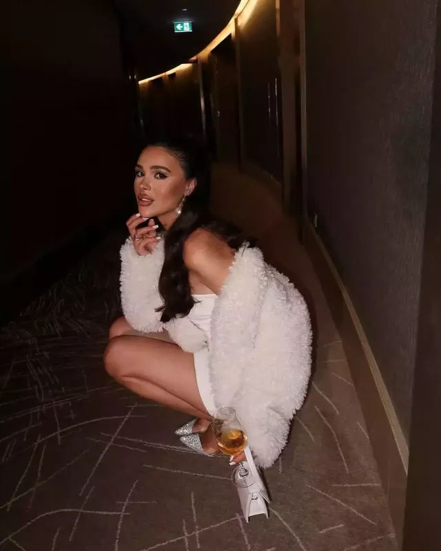 Həmidənin yarım milyonluq səhifəsi silindi!