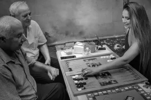 Nigar Camal onlarla nərd oynadı - Video