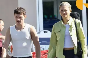 Zendaya sevgilisi ilə alış-verişdə