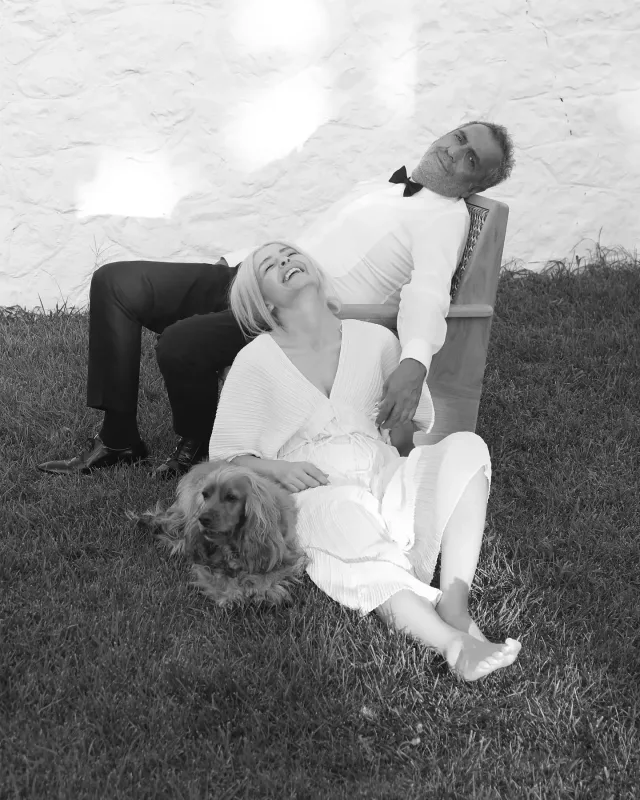 19 yaş kiçik sevgilisi ilə evlənir