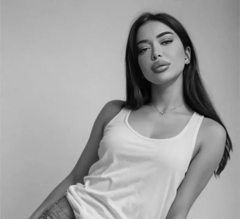 “Haqqımda yazılan neqativ rəyləri oxumuram”