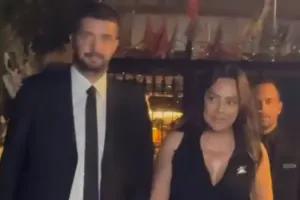 Ebru əri ilə Acunun toyuna gəldi