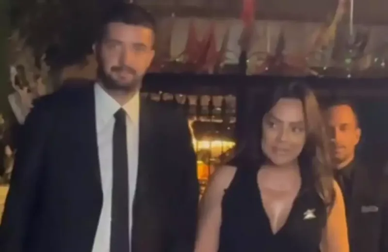 Ebru əri ilə Acunun toyuna gəldi