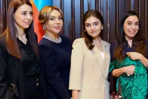 Samirə və qızı Leyla Əliyeva ilə bir arada