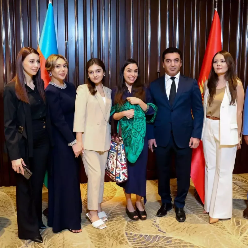 Samirə və qızı Leyla Əliyeva ilə bir arada