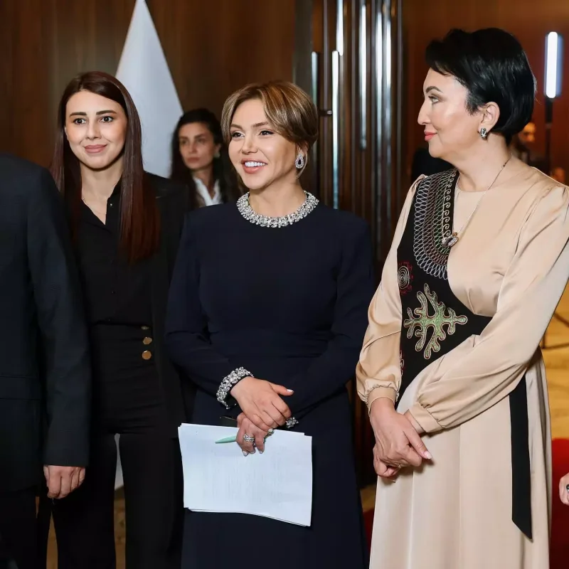 Samirə və qızı Leyla Əliyeva ilə bir arada