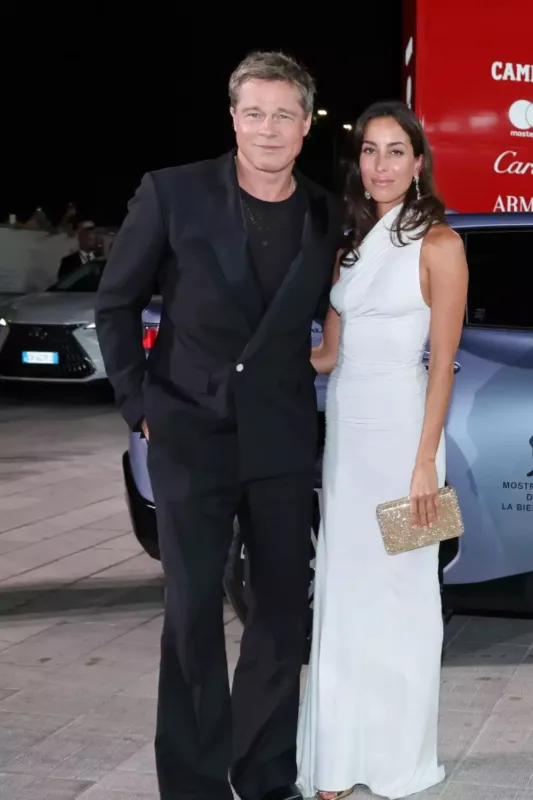 Bred Pittin plastik əməliyyat etdirdiyi üzə çıxdı