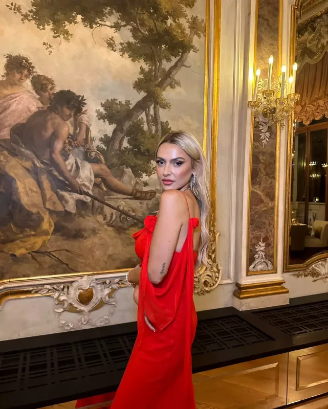 Hadise Venesiyada Keremlə...