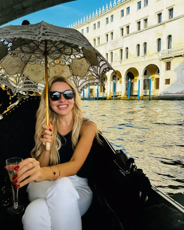 Hadise Venesiyada Keremlə...