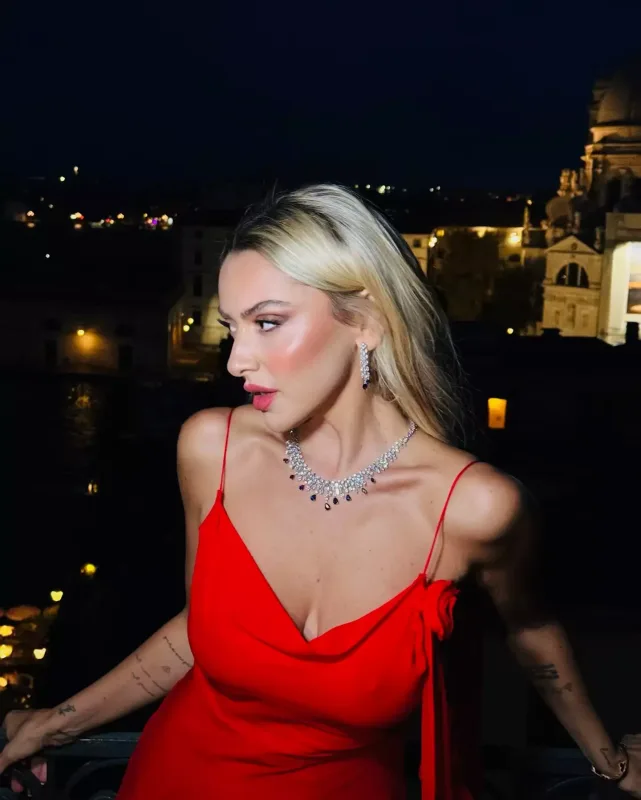 Hadise Venesiyada Keremlə...