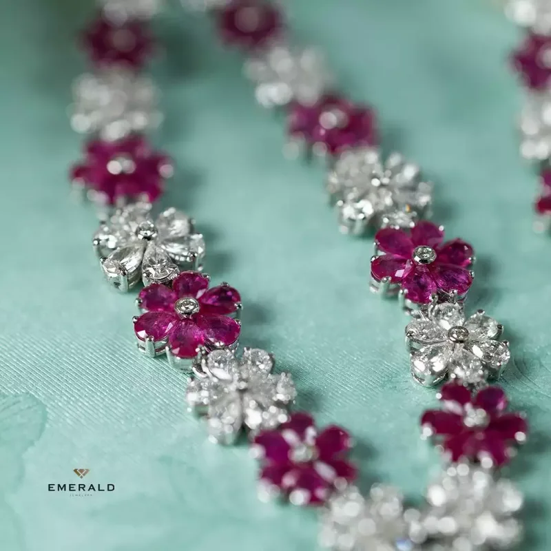 “Emerald” zinət əşyaları öz qiymətinə!