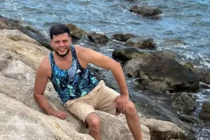 Dəniz qırağında Zaur…