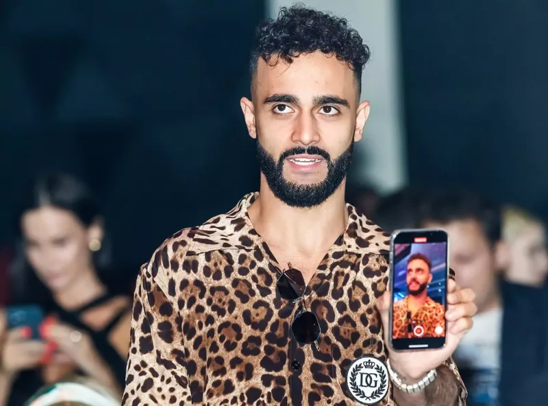 Hüseyn milyonluq borcunu ödədi