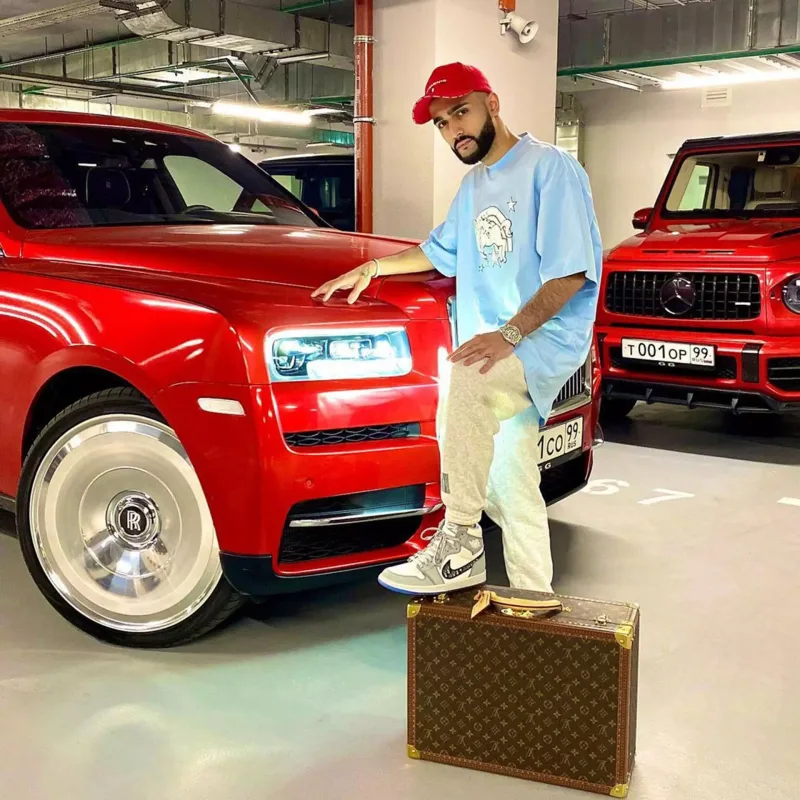 Hüseyn milyonluq borcunu ödədi