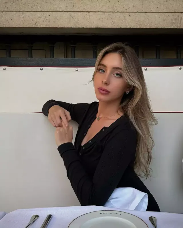 Sevgilisi Durovun həbsindən yazdı