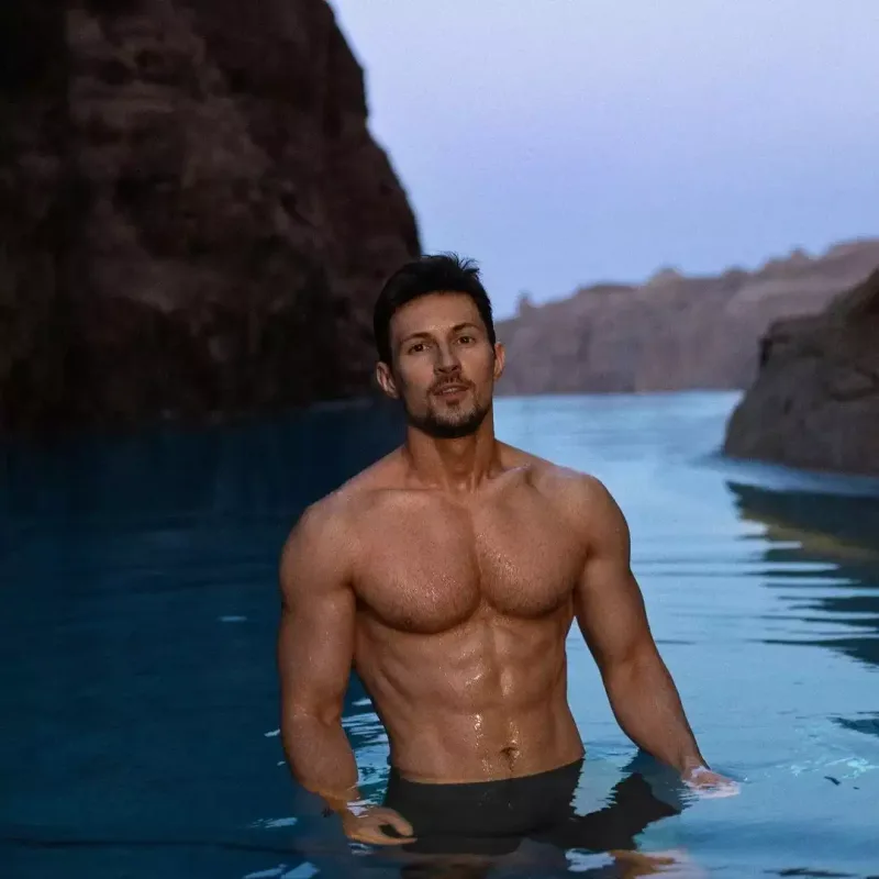 Sevgilisi Durovun həbsindən yazdı