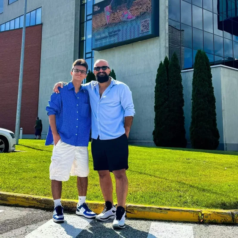 “Mənə atalıq öyrətdiyin üçün çox sağ ol, oğlum”