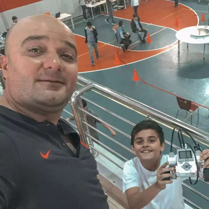 “Mənə atalıq öyrətdiyin üçün çox sağ ol, oğlum”