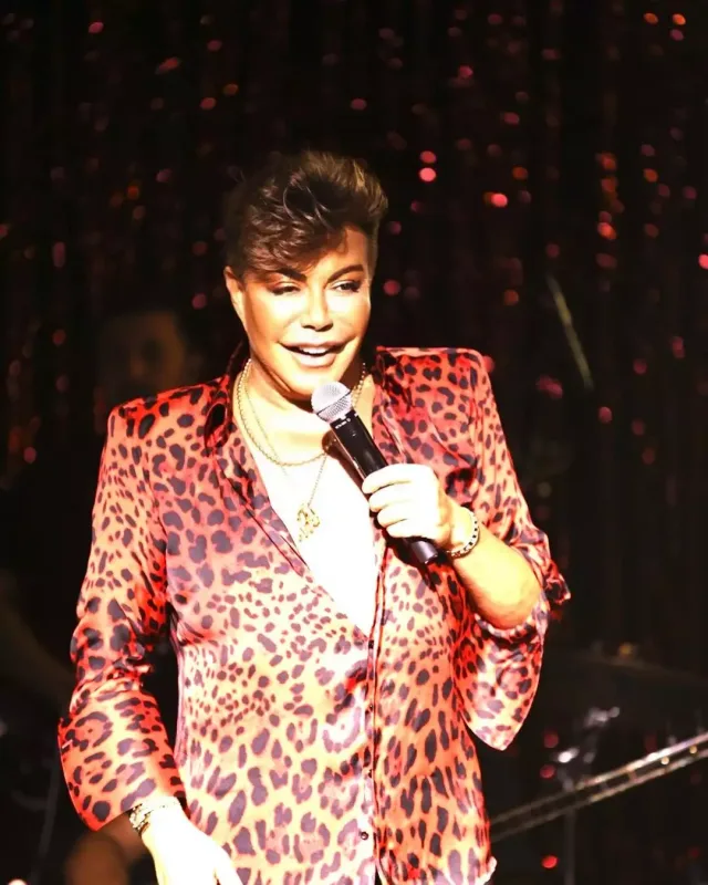 Türkiyəli müğənniyə aeroportda hücüm çəkdilər