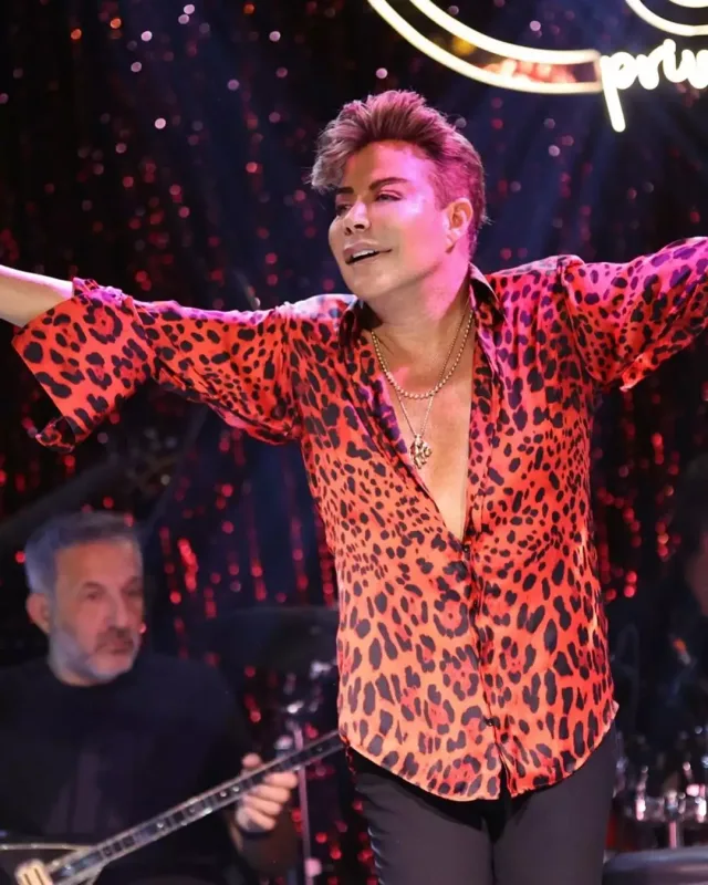 Türkiyəli müğənniyə aeroportda hücüm çəkdilər