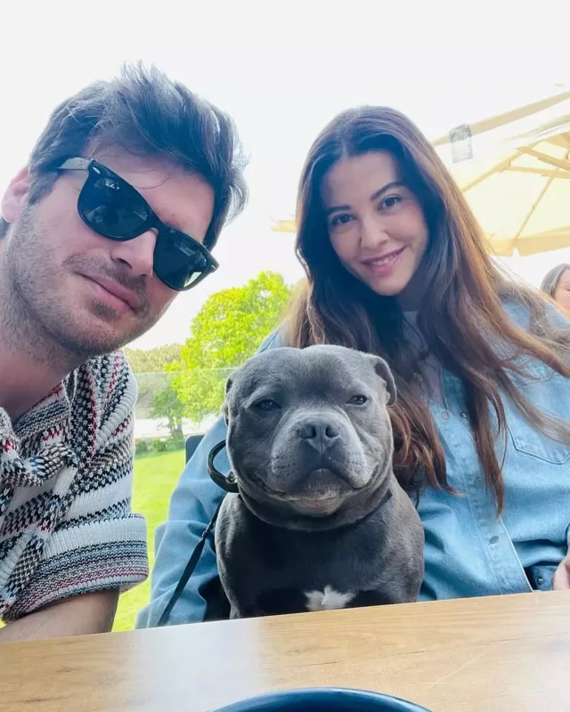 Kıvançdan xanımı ilə foto