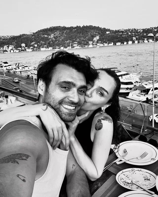 Bir-birilərinə eşq elan etdilər