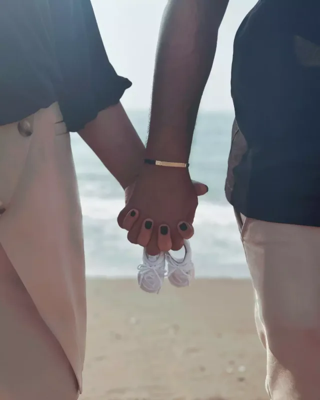 Türk müğənni ana olacaq