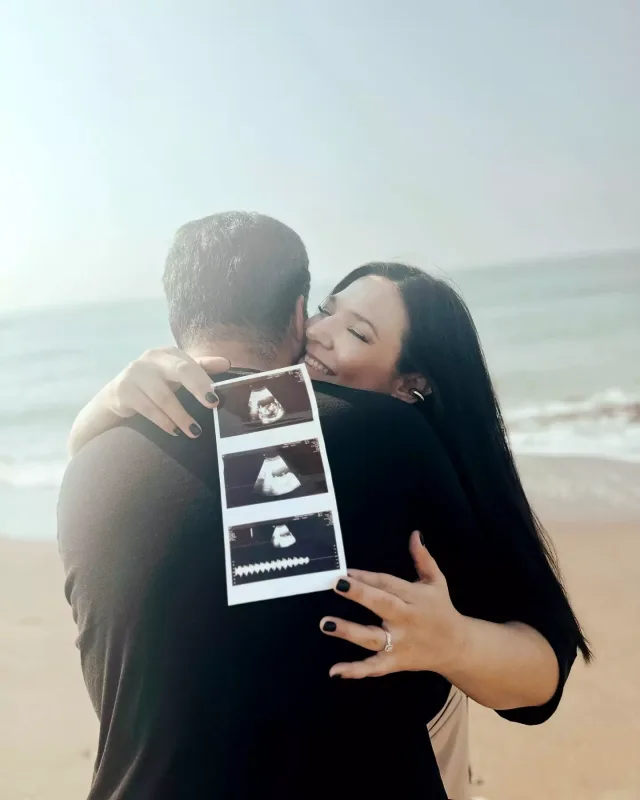 Türk müğənni ana olacaq