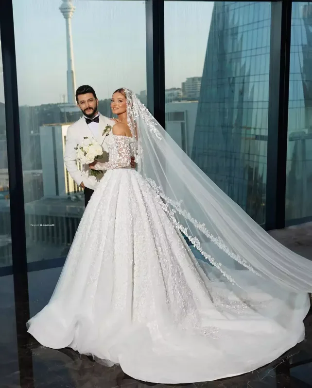 “Evlilik sevgini qətiyyən adiləşdirmir” - Nəzrin