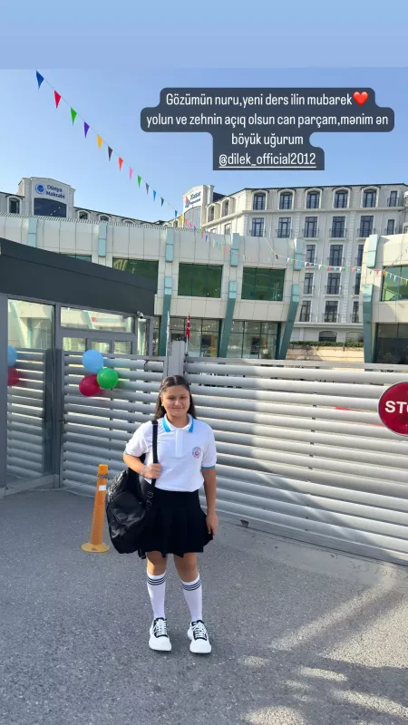 Vüsalə qızını məktəbə yola saldı