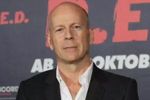 Ölümcül xəstə olan Brüs Uillis küçədə görüntüləndi