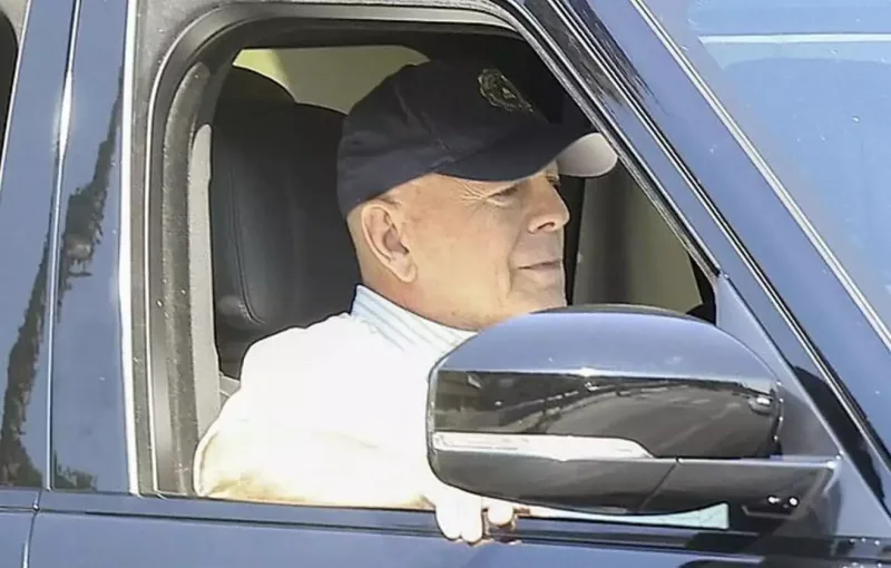 Ölümcül xəstə olan Brüs Uillis küçədə görüntüləndi