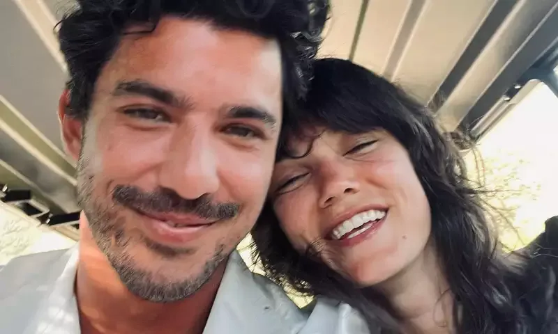 Hamiləlik suallarından qaçdı