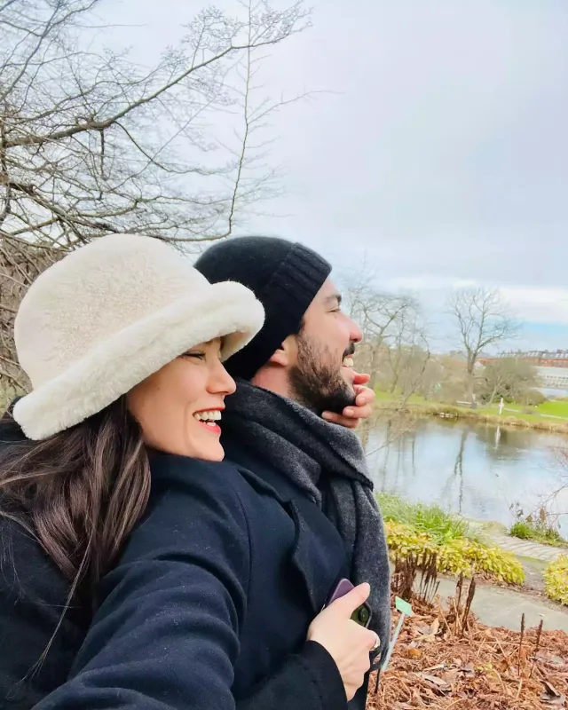 Hamiləlik suallarından qaçdı