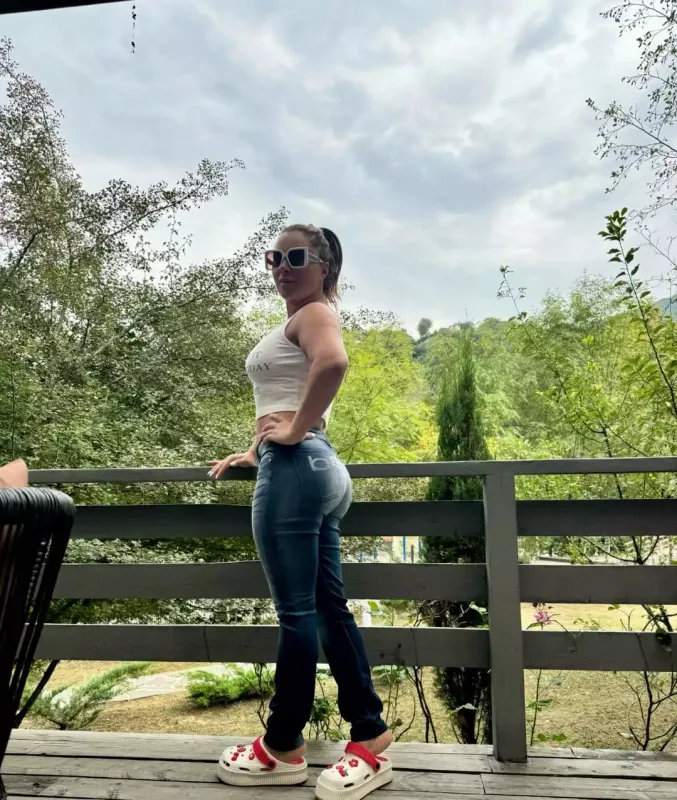 Xatirənin fotoşoplu şəkli tənqid olundu