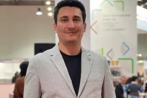 Xəzər yenidən tələbə oldu