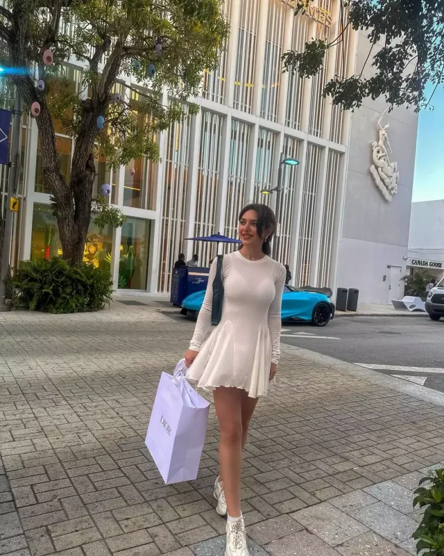 “Manhettandan qaçıb Mayamiyə gəlmiş adamam”