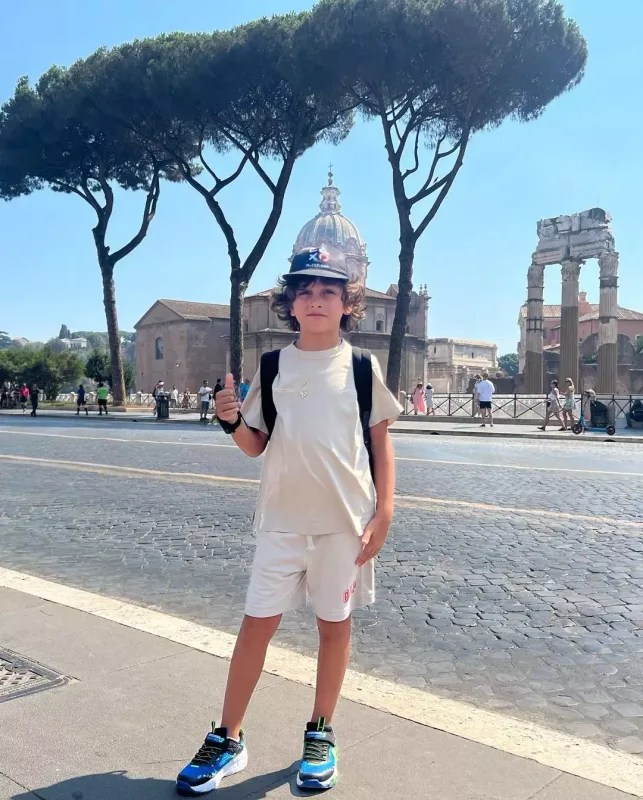 Xoşqədəmin ailəsi ilə Avropa tətili