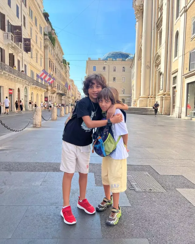 Xoşqədəmin ailəsi ilə Avropa tətili