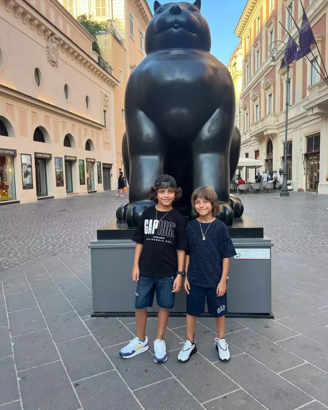 Xoşqədəmin ailəsi ilə Avropa tətili