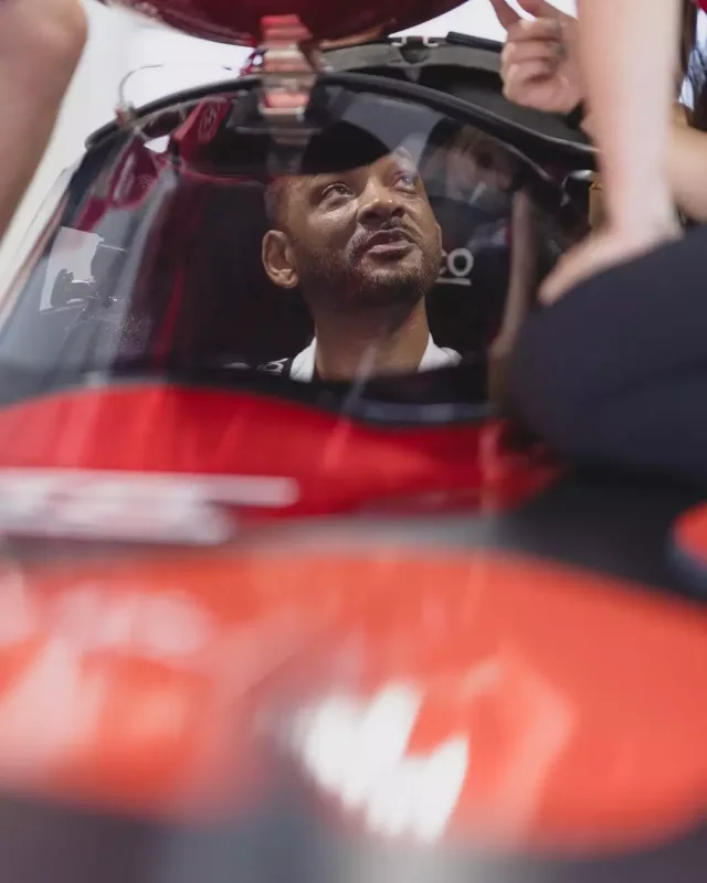 Uill Smit Bakıya gəldi