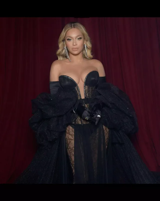 Teylor Beyonsun rekordunu yenilədi