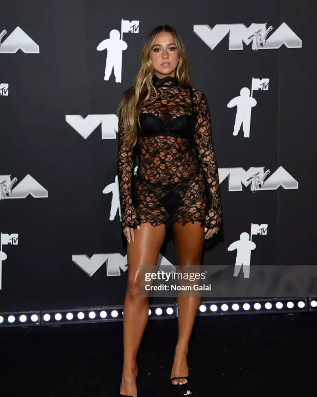 Britninin 23 il əvvəlki “look”unu təkrarladı