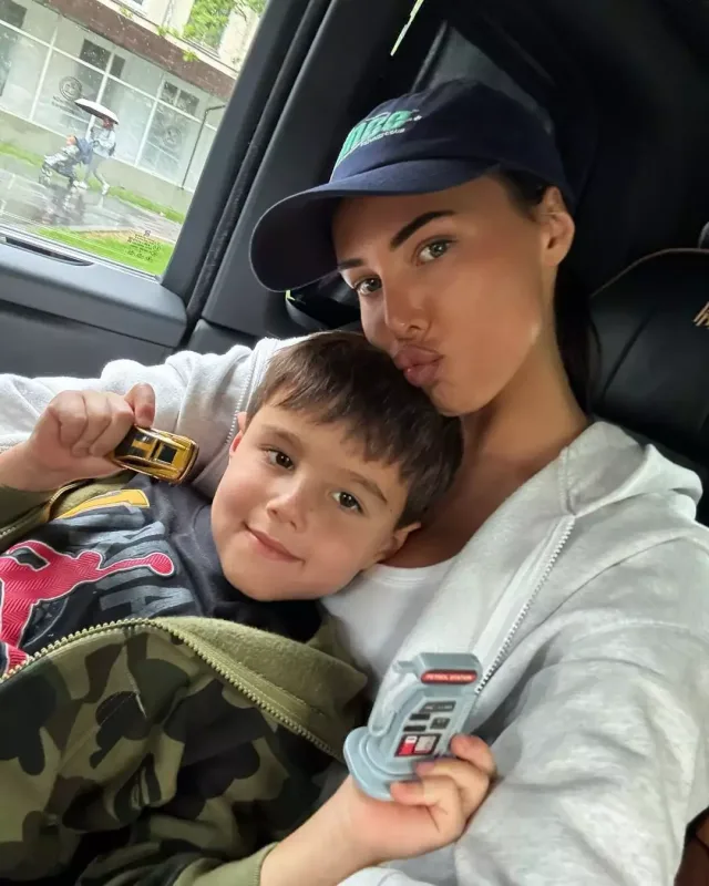 Alsunun boşanmasında ittiham olunan model danışdı